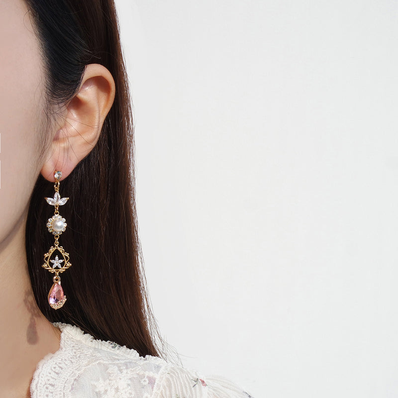The Epilogue Of Spring Earrings [Flower Shower]