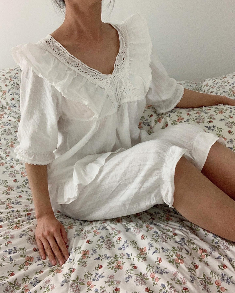 Scarlet Plain White Lace-Trimmed Top And Bottom Set